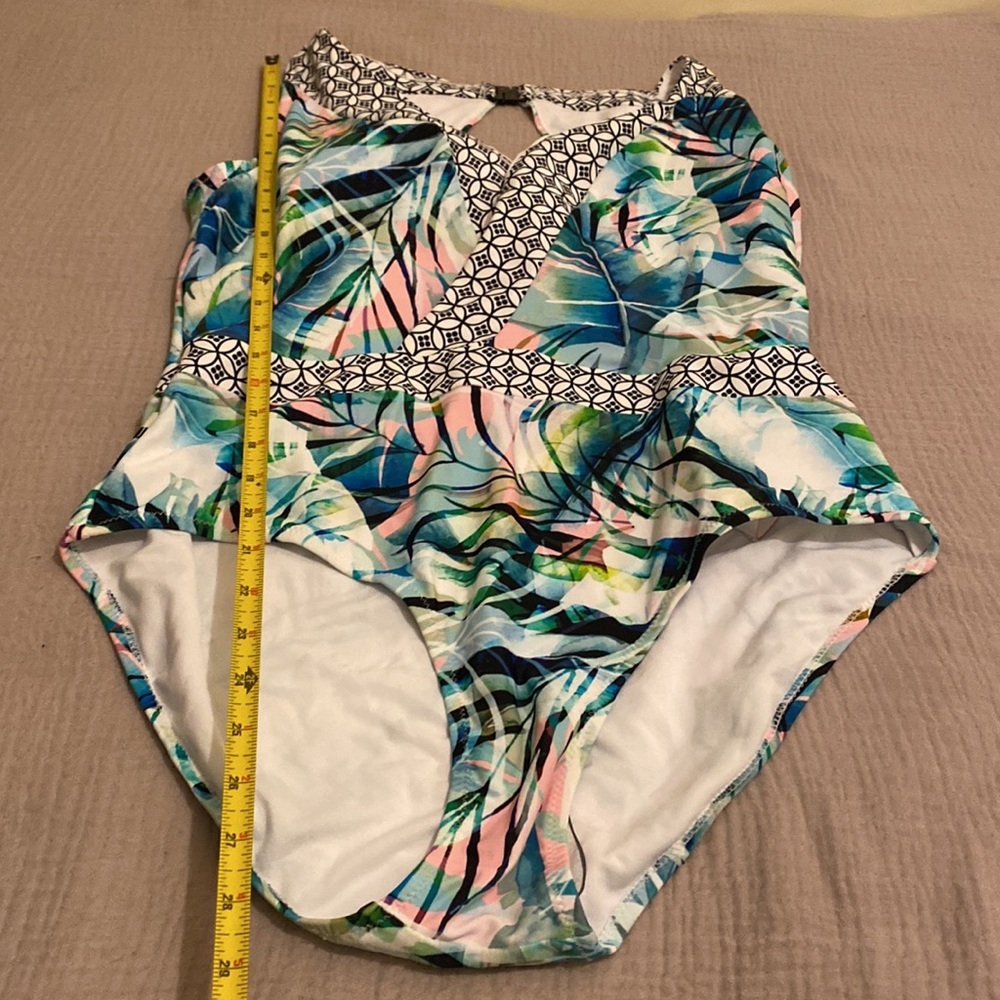 Swimsuits For All Black and White One-Piece. Size 16. New - Picture 3 of 8